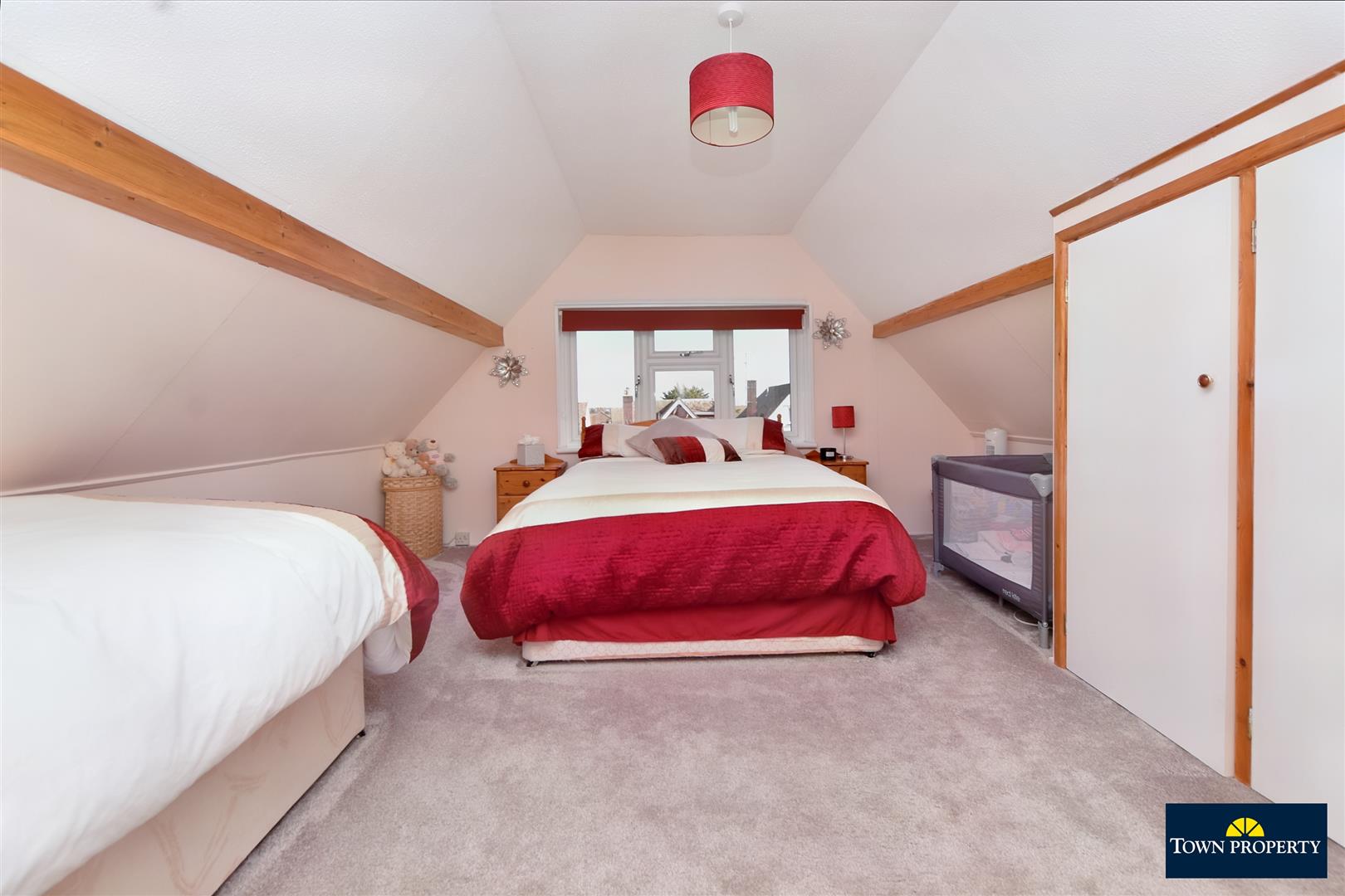 Property Details for Willingdon Park Drive Eastbourne East Sussex BN22 0DB Town Property